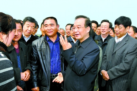 温家宝河南调研纪行：不要忘了农村和农民（图）