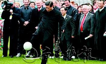 “习奥会”两主角均上得了球场入得了书房