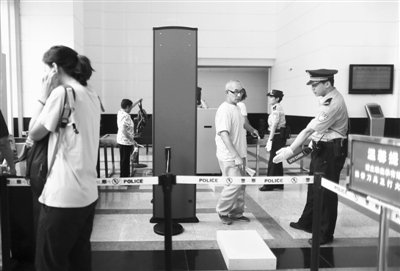 雷政富受审自称比较色但不贪财 否认受贿316万