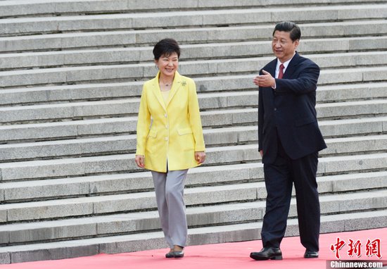 习近平：愿推动中韩战略合作伙伴关系向前发展