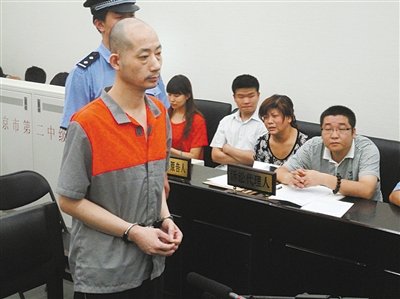 父亲打架拉儿子助阵扎死1人 庭审强调一人所为